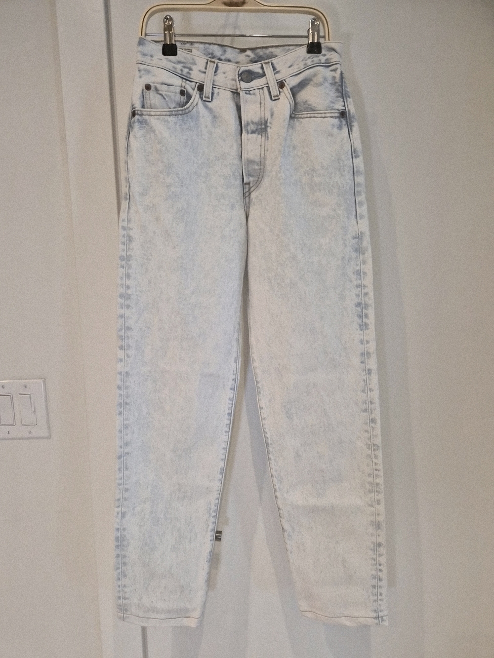 BNWOT Levi's Mom Jeans